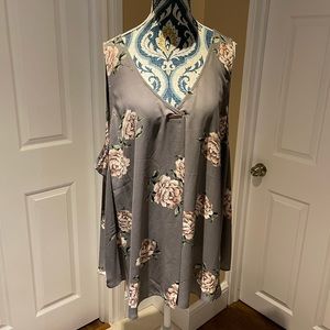 Torrid GREY FLORAL PLEAT Front TANK